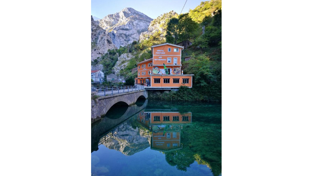 Hostal Poncebos